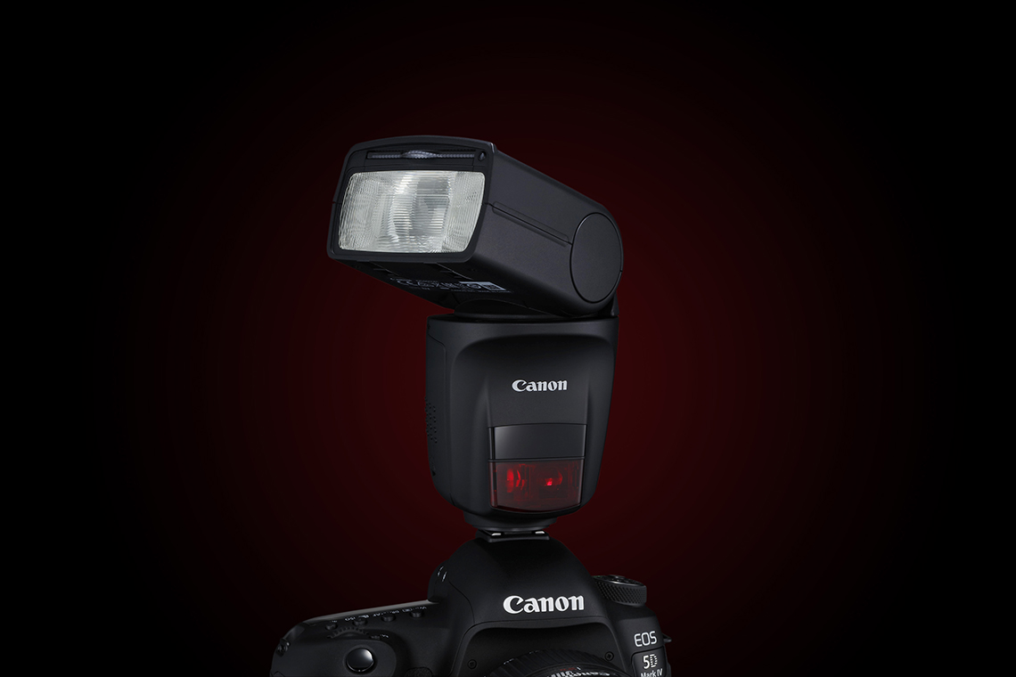 The Canon Speedlite 470EX-AI head can swivel up to 180 left or right.